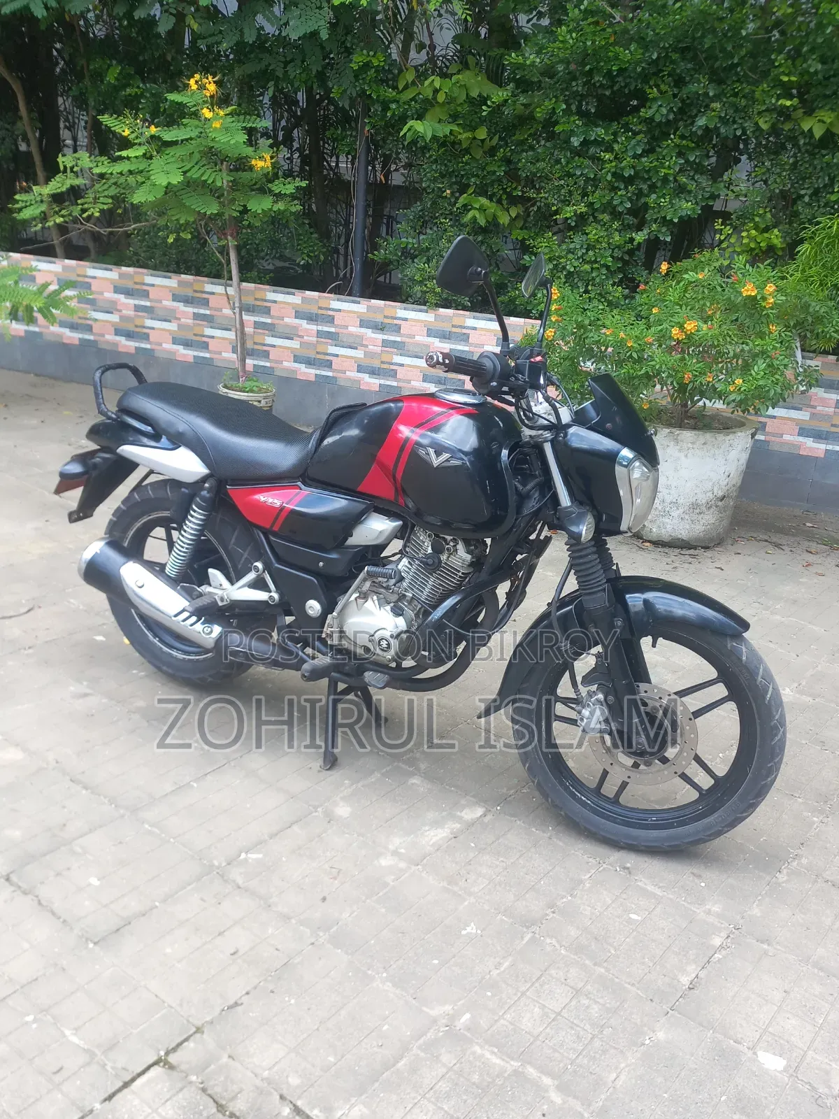 বাজাজ V15 ২০২০ কালো