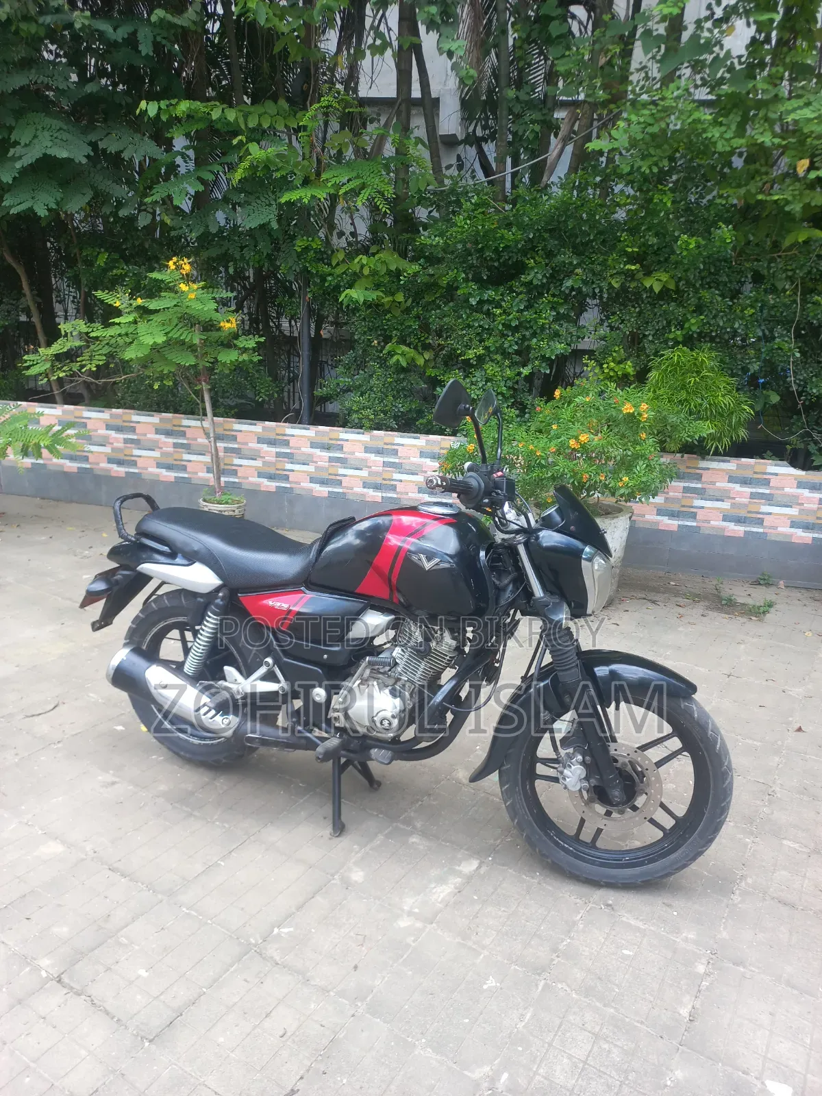 বাজাজ V15 ২০২০ কালো