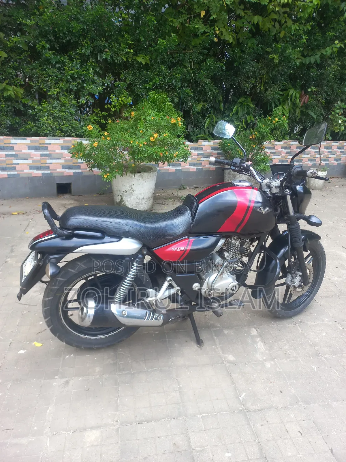 বাজাজ V15 ২০২০ কালো