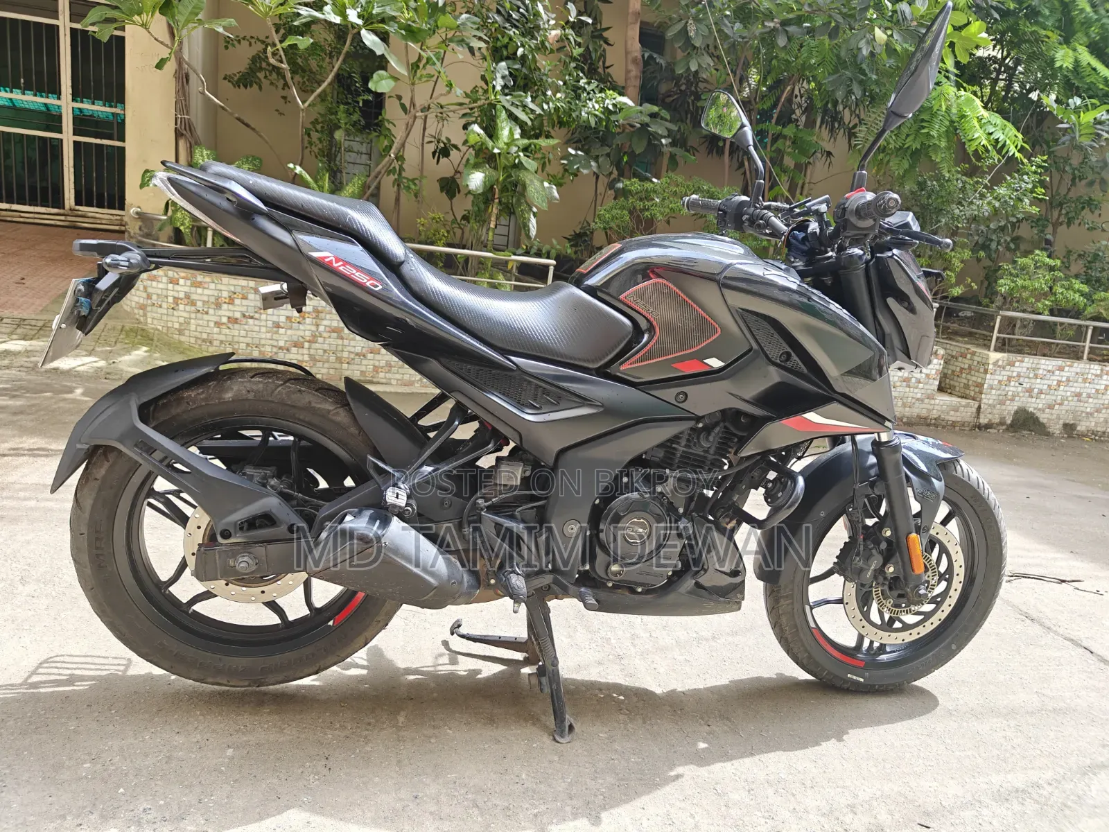 Bajaj Pulsar N250 ২০২৪ কালো