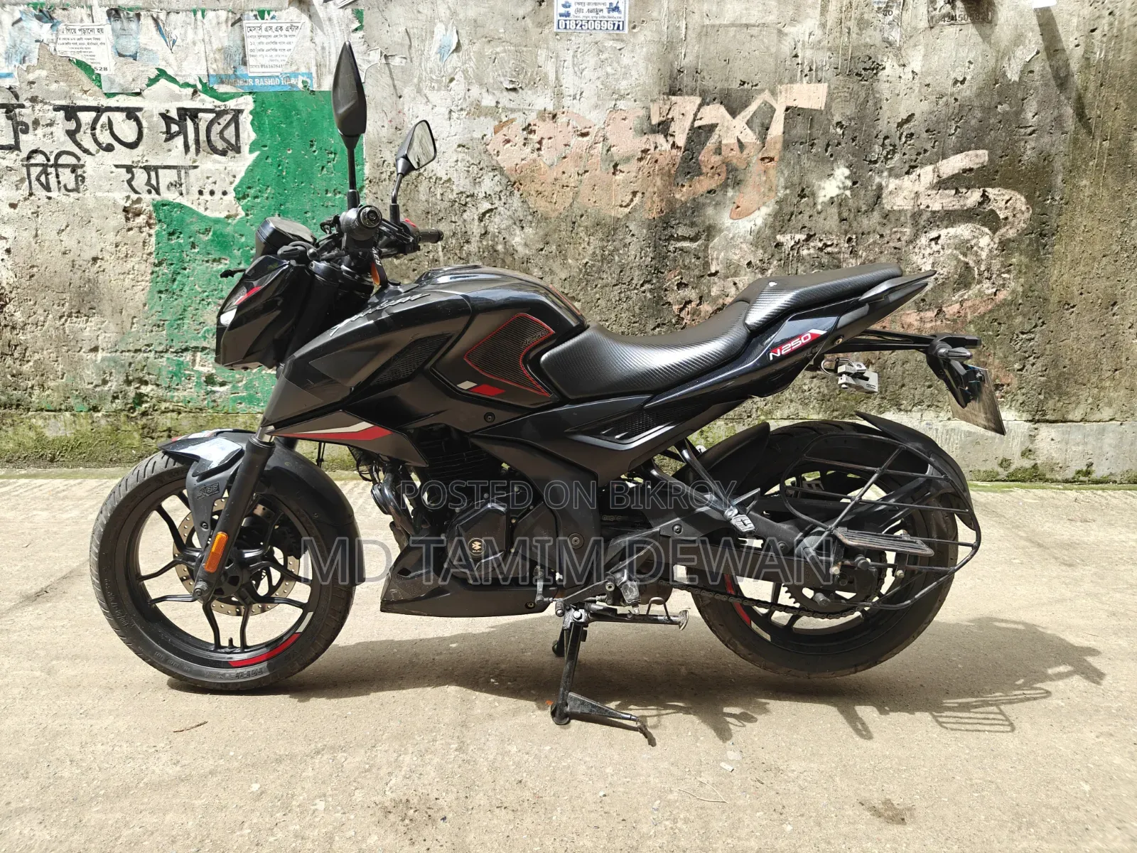 Bajaj Pulsar N250 ২০২৪ কালো