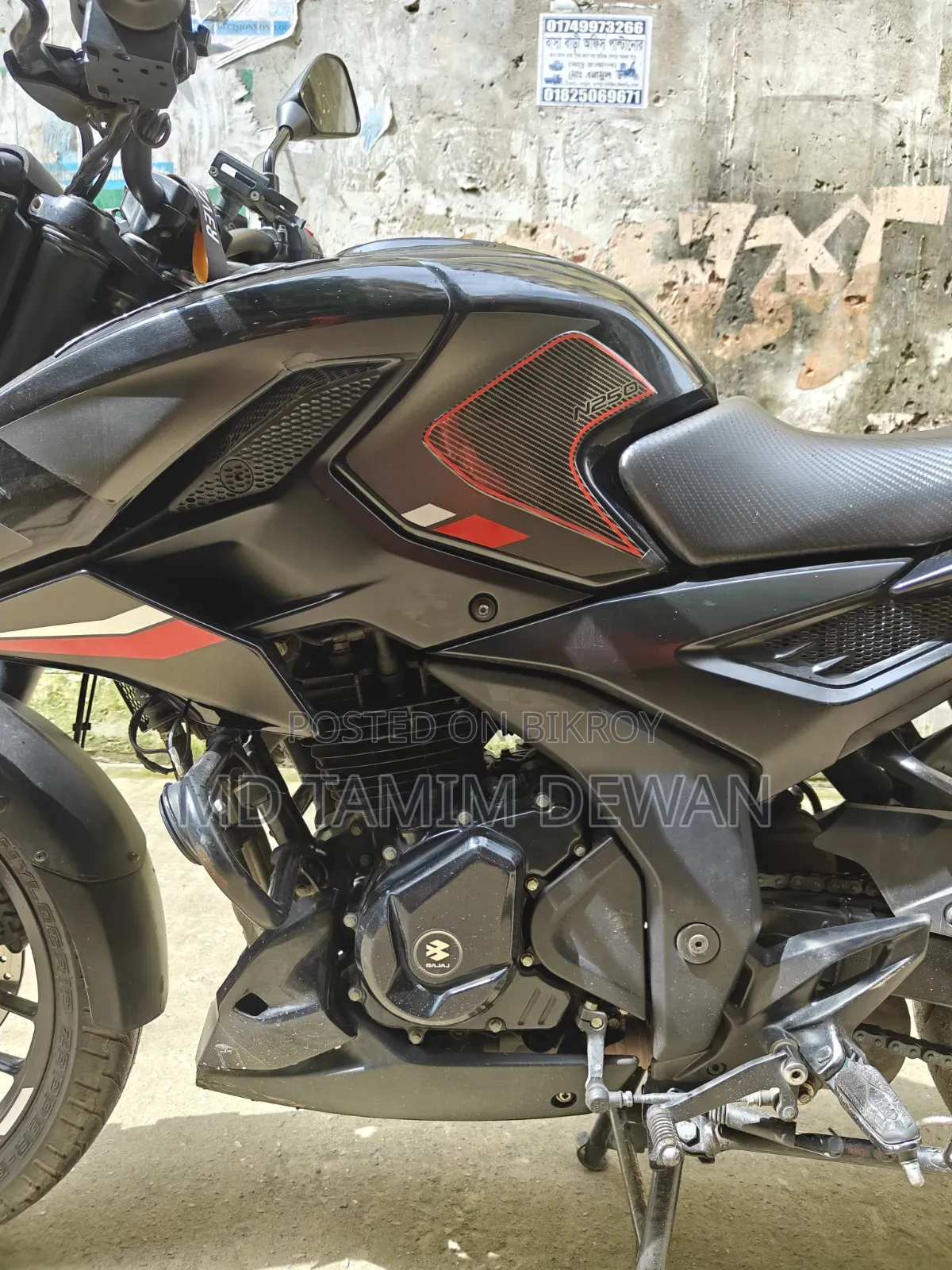 Bajaj Pulsar N250 ২০২৪ কালো
