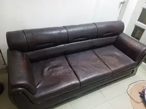 ৩ সিটের লেদার সোফা বিক্রি হবে