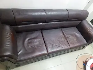 ৩ সিটের লেদার সোফা বিক্রি হবে