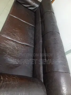 ৩ সিটের লেদার সোফা বিক্রি হবে