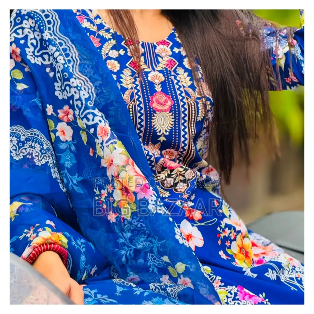 চায়না ডিটিএক্স ফেব্রিক্সে ফুল বডিতে ডিজিটাল প্রিন্ট করা থ্রী পিস সেট।