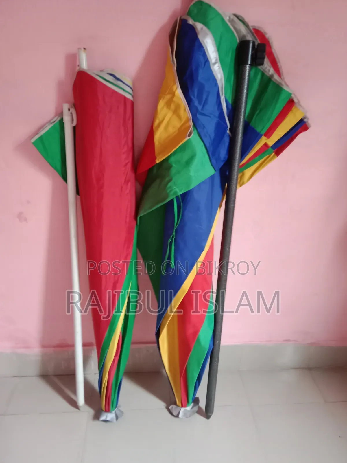 বড়ো দুইটা ছাতা