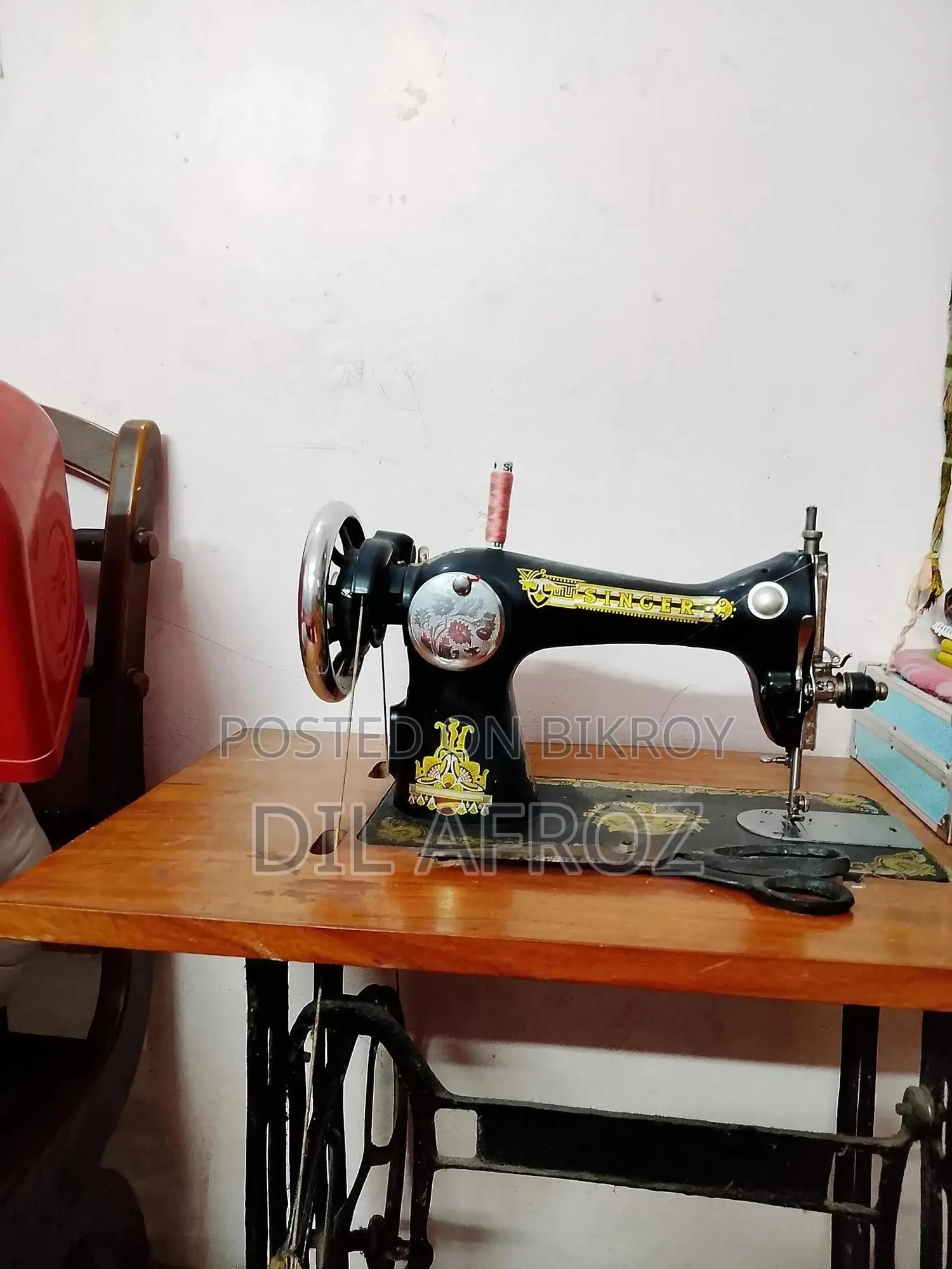 সিঙ্গার সেলাই মেশিন বিক্রি হবে — ১ বছর ব্যবহার
