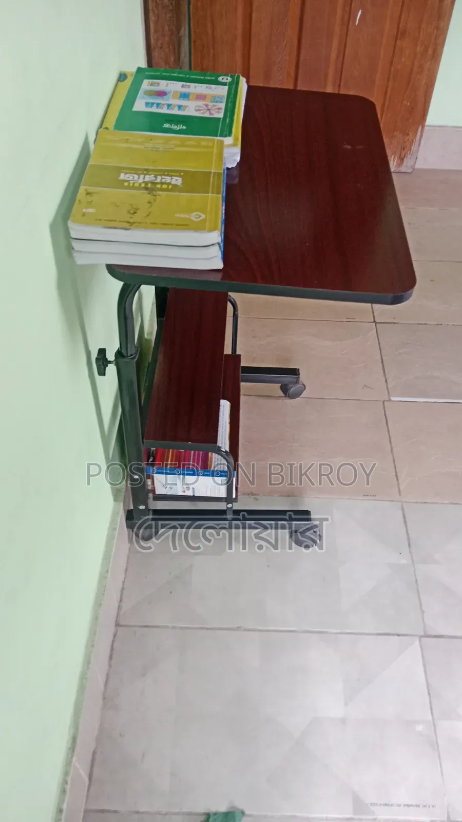 হাতে বহন করা টেবিল