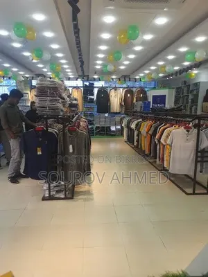 10 People Needed for Showroom