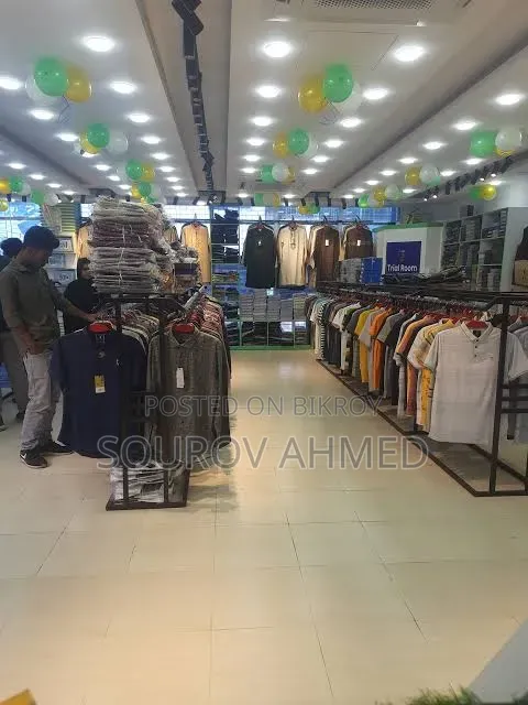 শোরুমে লোক প্রয়োজন ১০ জন