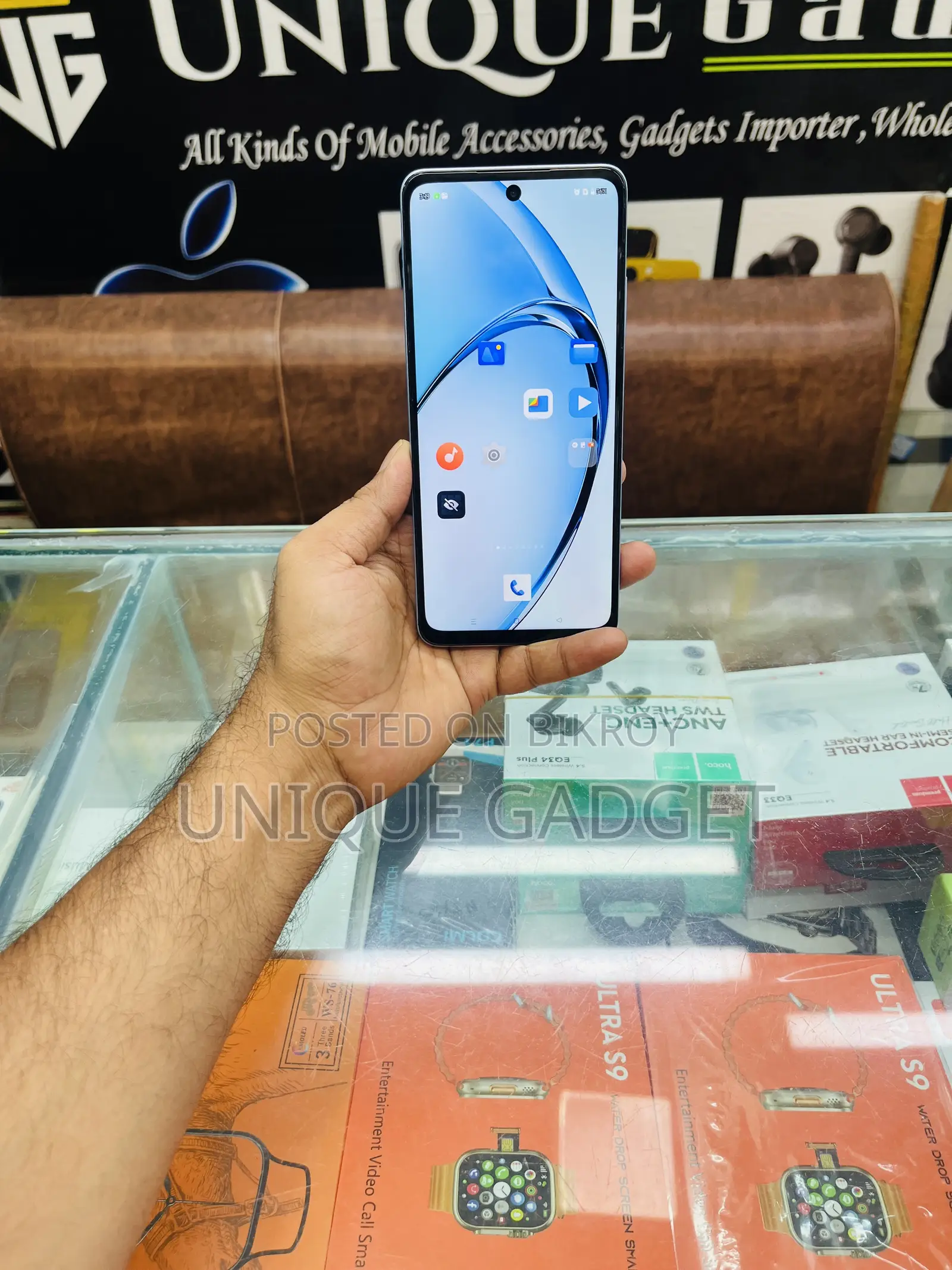 অপ্পো এ৬০ ২৫৬ জিবি নীল