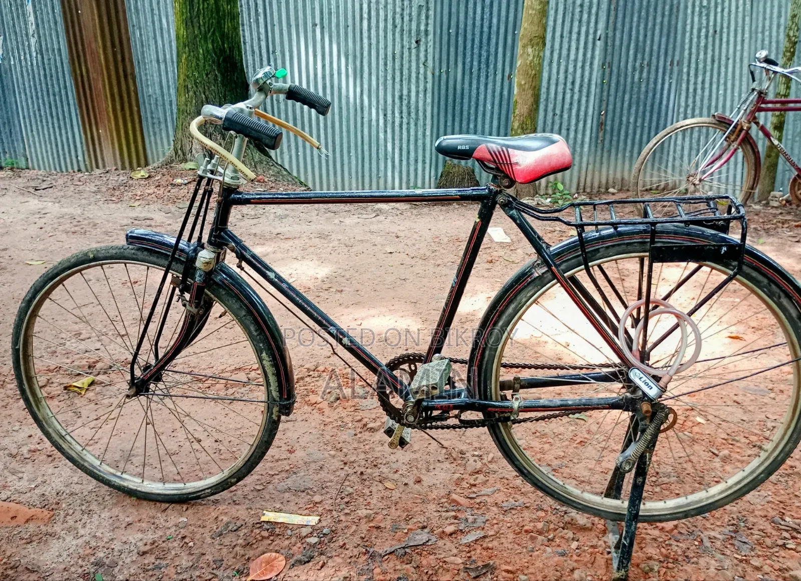 সাইকেলটি বিক্রি হবে যারা নিতে চান যোগাযোগ করেন
