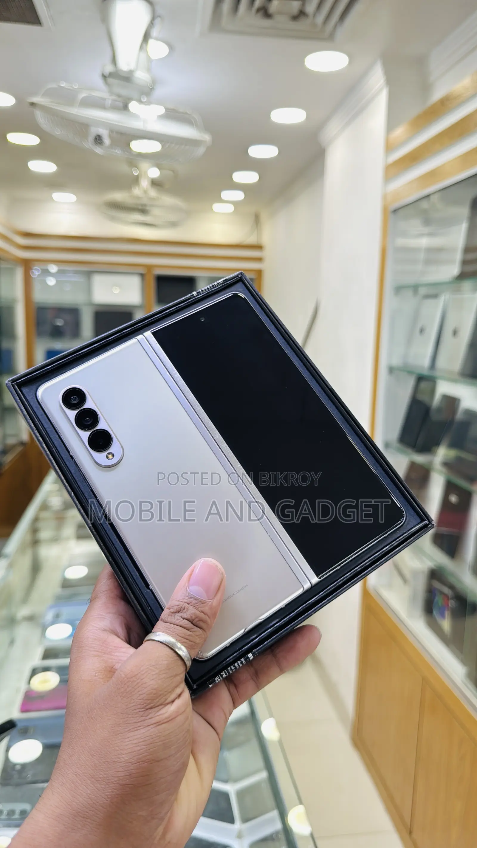 স্যামসাং গ্যালাক্সি জেড ফোল্ড ৩ ২৫৬ জিবি গোল্ড