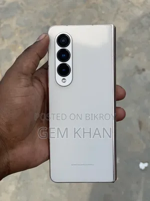স্যামসাং গ্যালাক্সি জেড ফ্লিপ ৪ ২৫৬ জিবি গোল্ড
