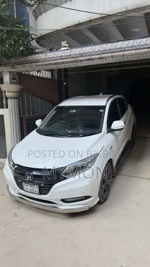 Honda Vezel 1.5 Hybrid Two-Wheel Drive 2014 Pearl
