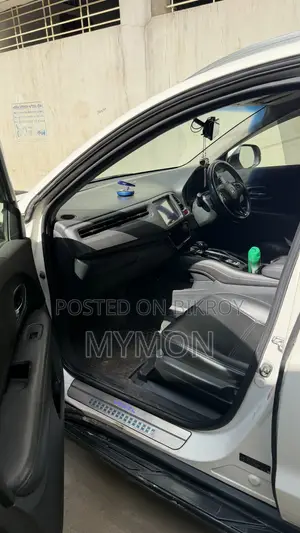 Honda Vezel 1.5 Hybrid Two-Wheel Drive 2014 Pearl