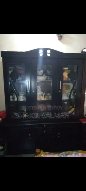 শোজকেস বিক্রয় করা হবে