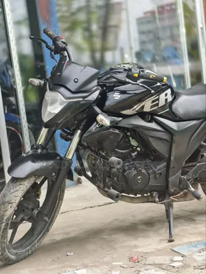 সুজুকি জিক্সার ২০১৮ কালো