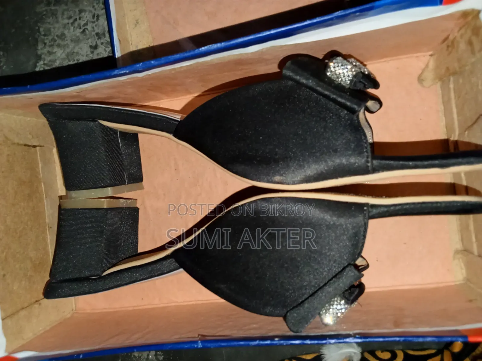 The shoe was only worn a little bit to look at, completely brand new