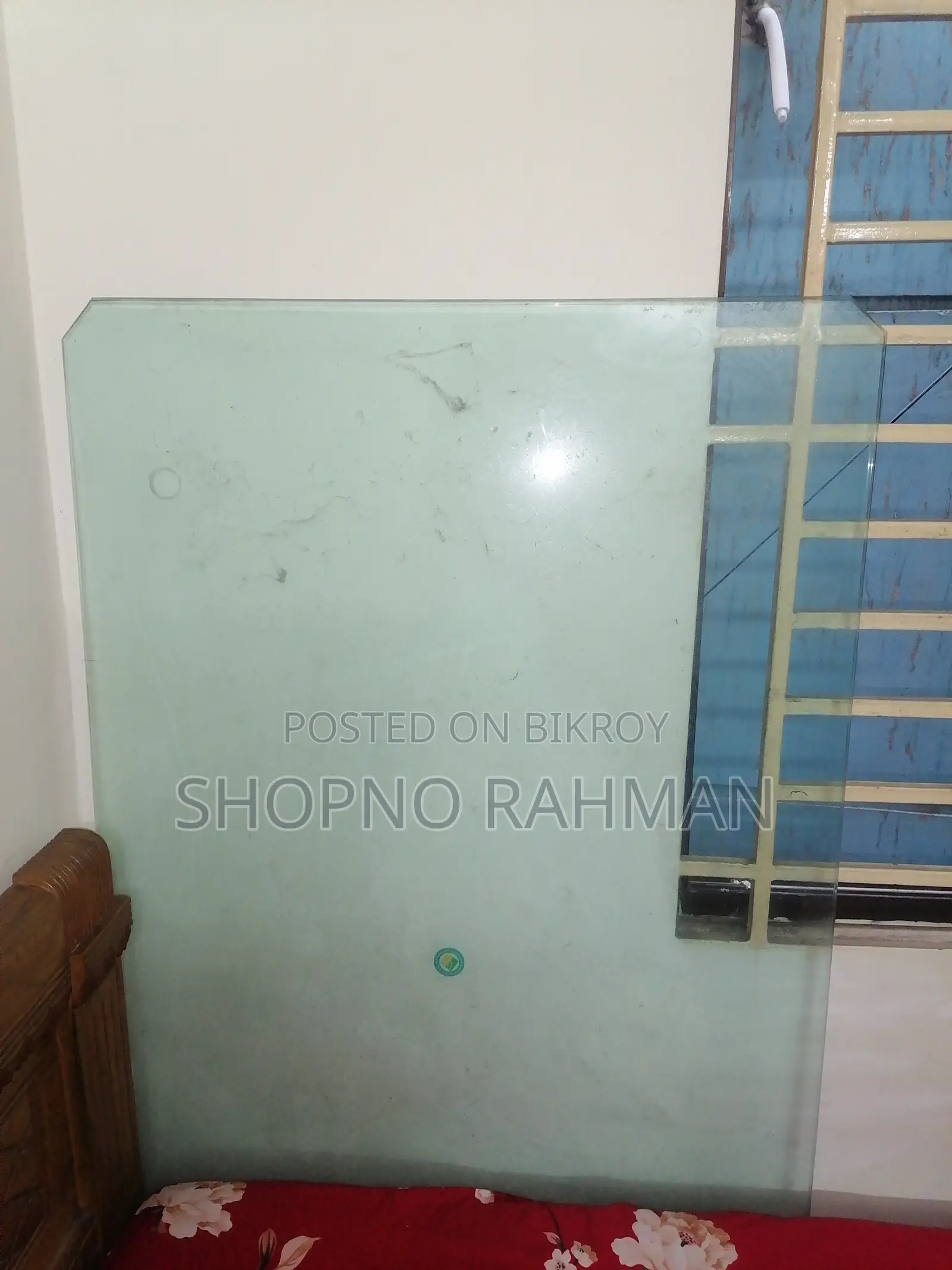 ডাইনিং টেবিলের গ্লাস