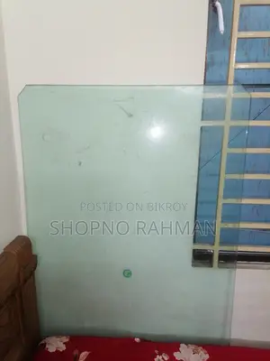 ডাইনিং টেবিলের গ্লাস