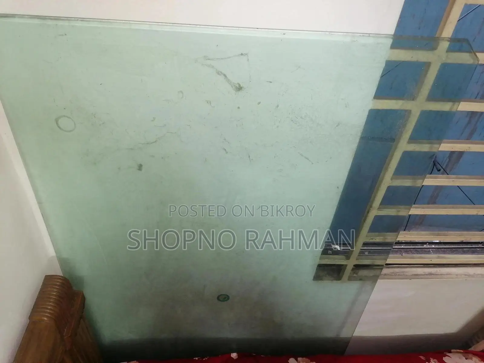 ডাইনিং টেবিলের গ্লাস