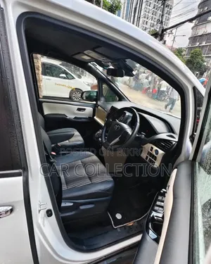 Toyota Noah 2021 Pearl