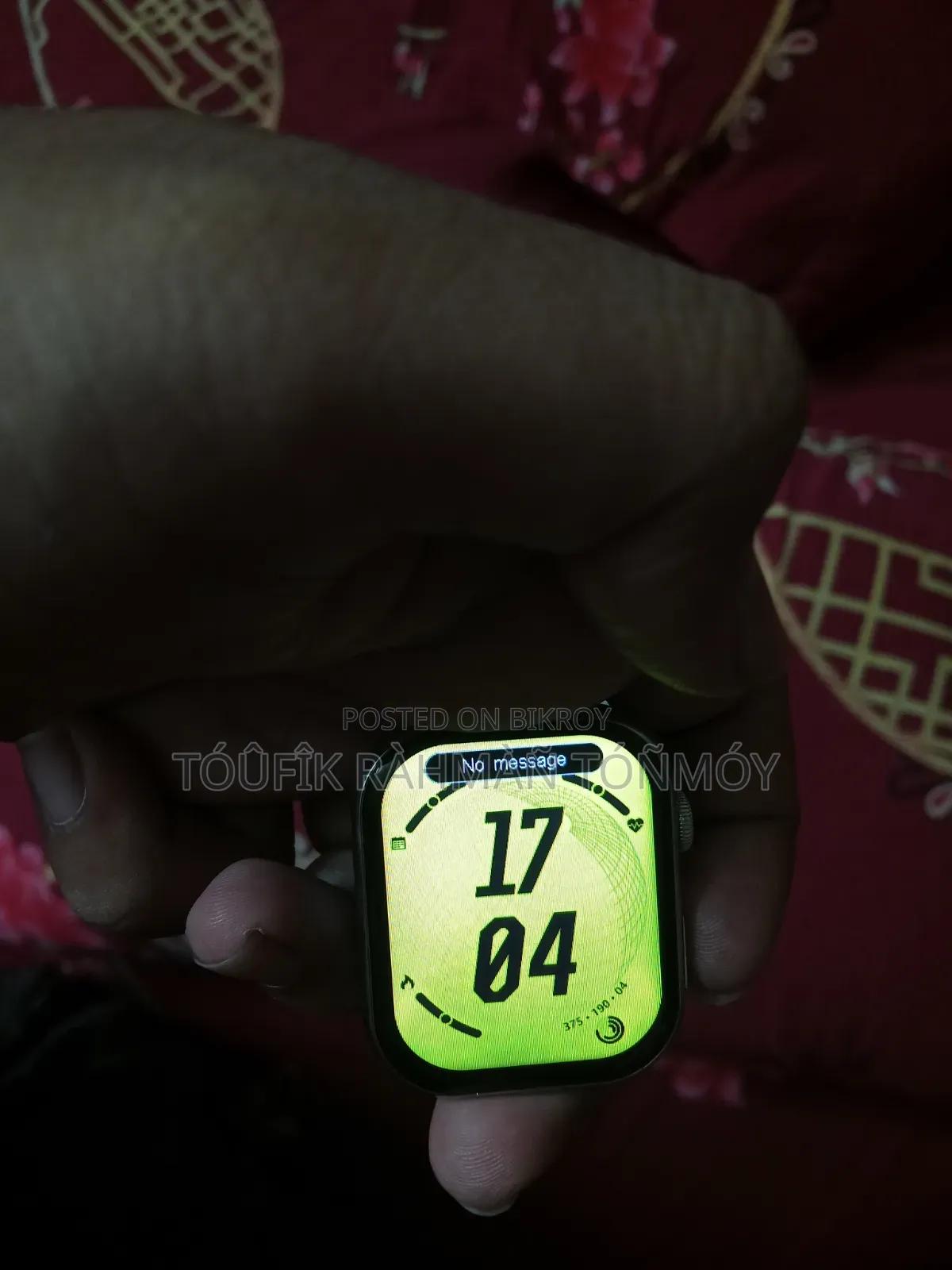 একেবারে নতুন একটি স্মার্ট ওয়াচ।