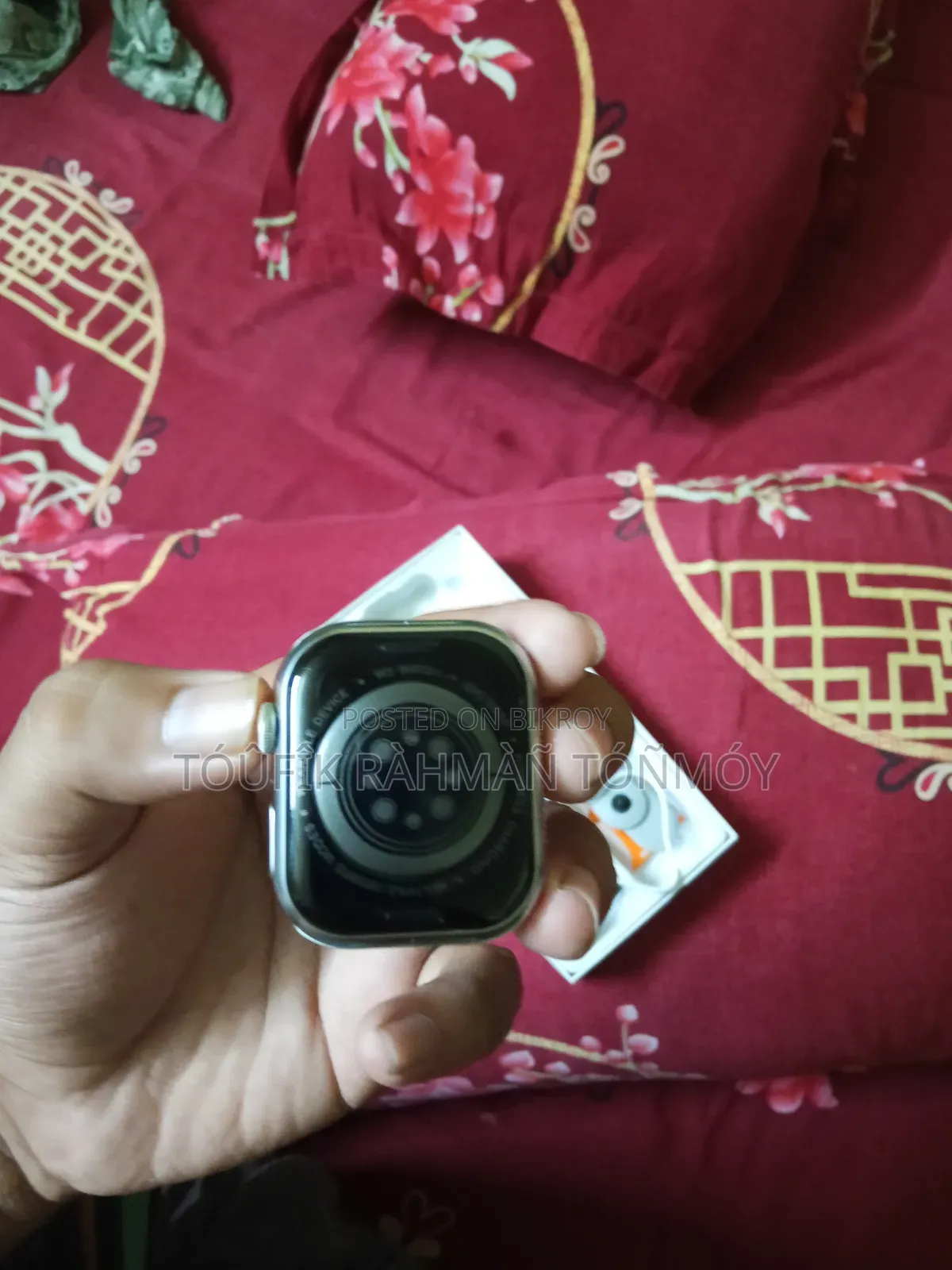 একেবারে নতুন একটি স্মার্ট ওয়াচ।