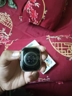 একেবারে নতুন একটি স্মার্ট ওয়াচ।