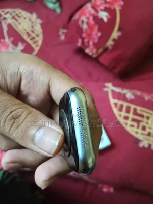 একেবারে নতুন একটি স্মার্ট ওয়াচ।