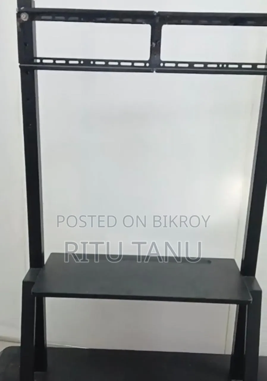 এস এস এর একটি টিভির ট্রলি