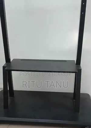 এস এস এর একটি টিভির ট্রলি
