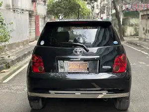 টয়োটা আইএসটি ২০০৪ কালো