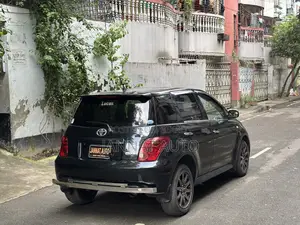 টয়োটা আইএসটি ২০০৪ কালো
