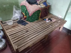 A Double Seater Bed Will Be Sold
