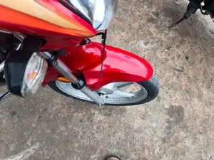 হিরো এইচএফ ডিলাক্স ২০২৩ রেড