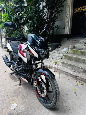 বাজাজ পালসার ১৫০ ২০২২ হোয়াইট