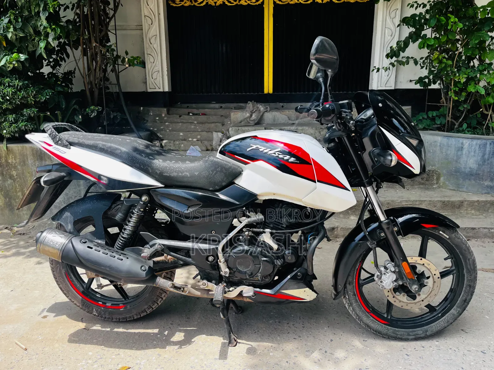 বাজাজ পালসার ১৫০ ২০২২ হোয়াইট