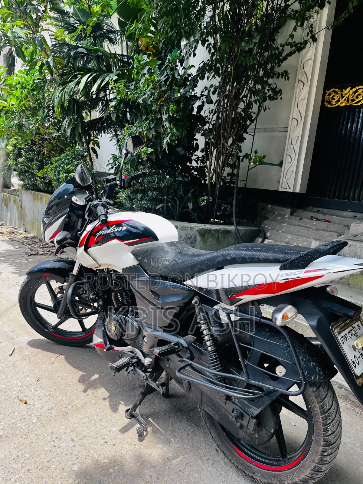 বাজাজ পালসার ১৫০ ২০২২ হোয়াইট