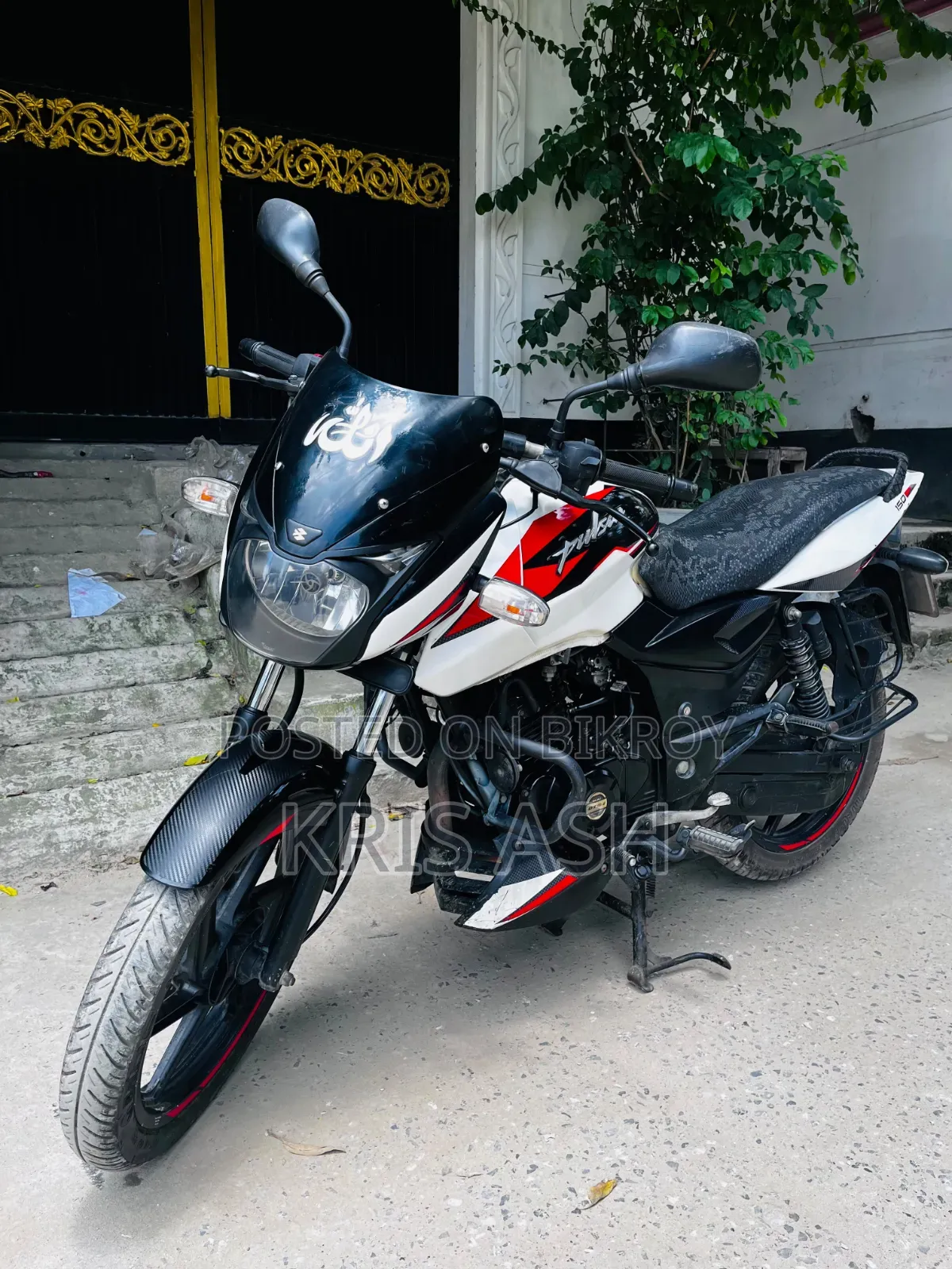 বাজাজ পালসার ১৫০ ২০২২ হোয়াইট
