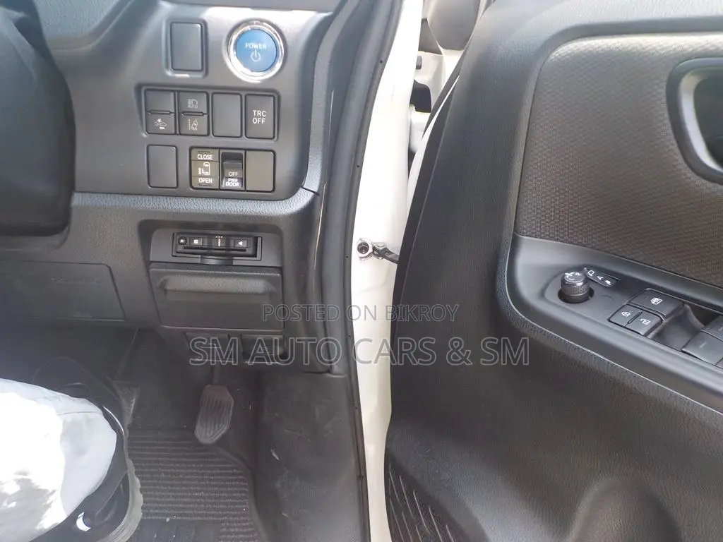 Toyota Noah 2021 Pearl