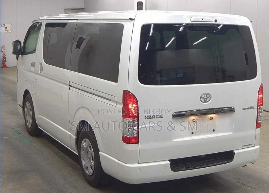 Toyota HiAce 2022 White