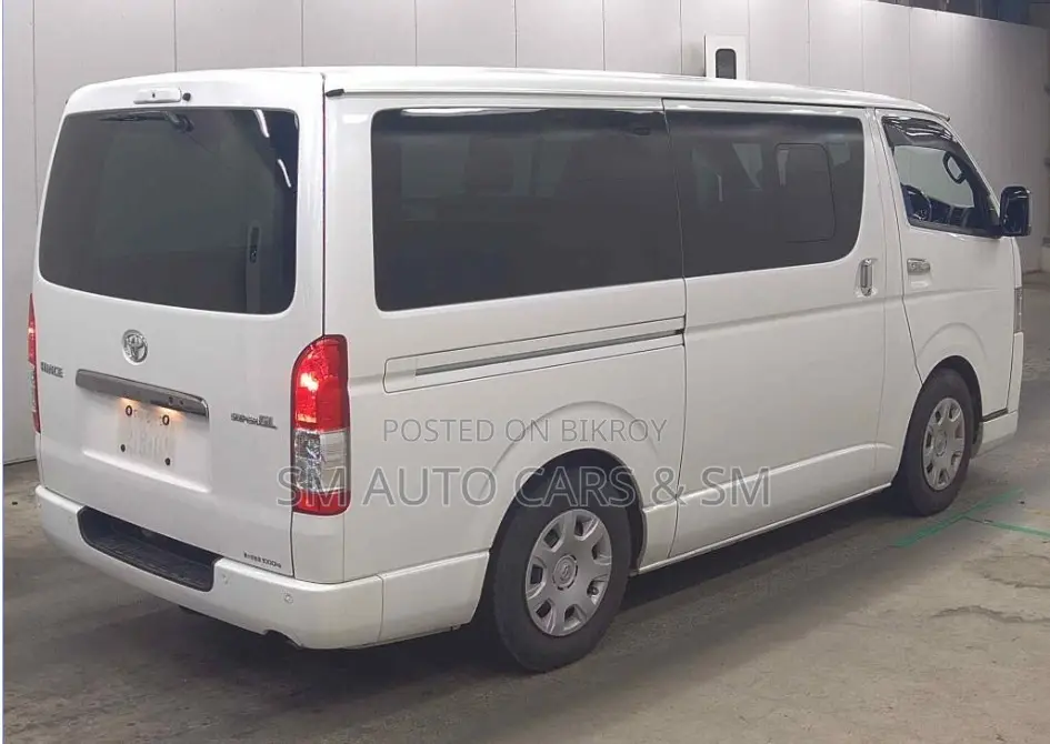 Toyota HiAce 2022 White