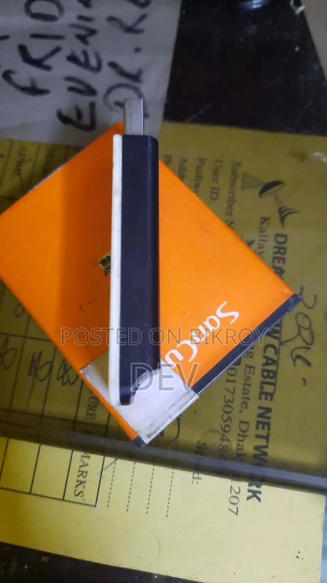 টিপি-লিংক টিএল-ডাব্লিউএন৭২৭এন হলো একটি ১৫০ এমবিপিএস ওয়্যারলেস এন ইউএসবি অ্যাডাপ্টার