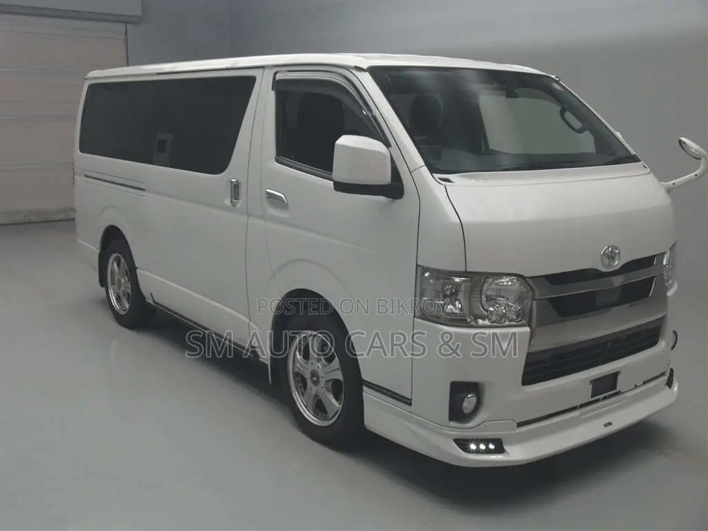 Toyota HiAce 2021 White