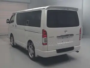 Toyota HiAce 2021 White