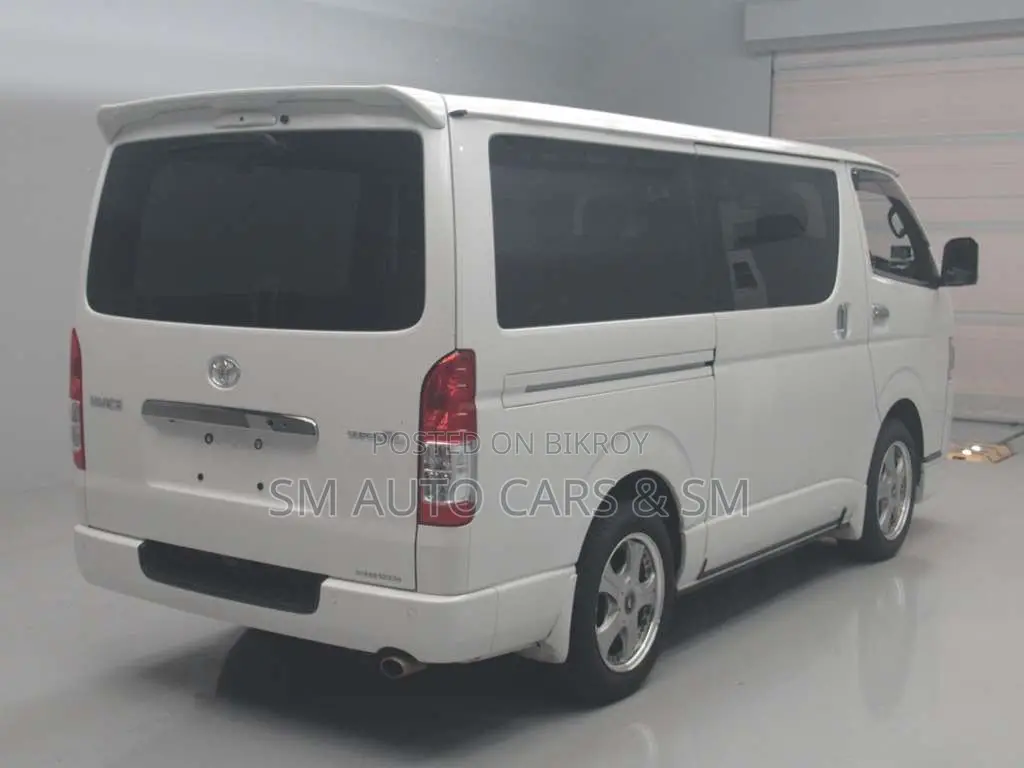 Toyota HiAce 2021 White