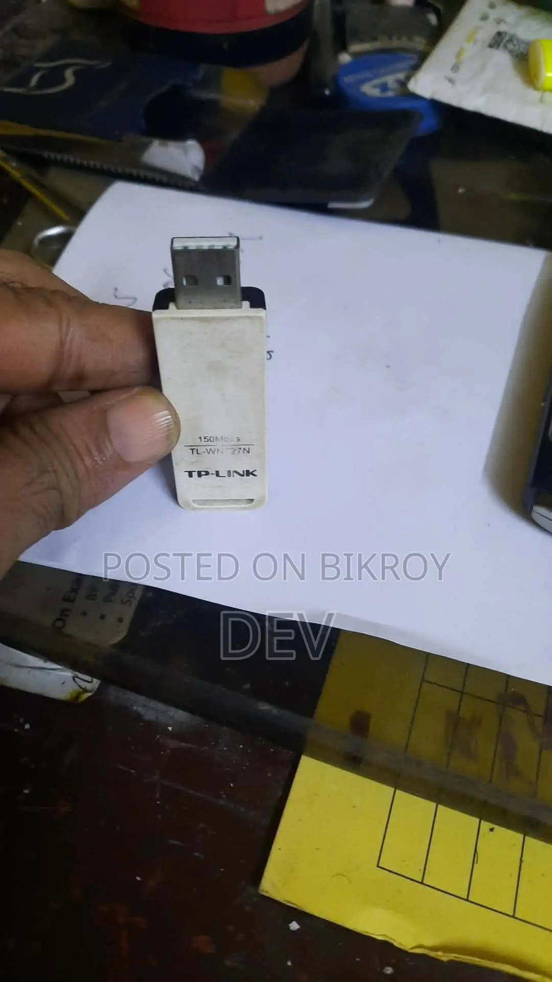 টিপি-লিংক টিএল-ডাব্লিউএন৭২৭এন হলো একটি ১৫০ এমবিপিএস ওয়্যারলেস এন ইউএসবি অ্যাডাপ্টার